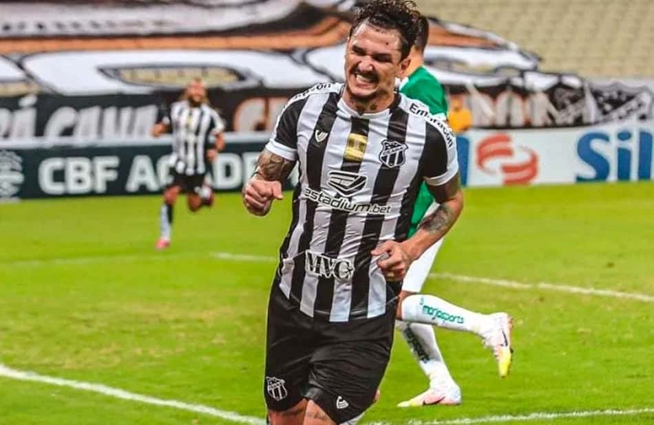 Maior dúvida no Ceará para duelo com o Santos é Vina