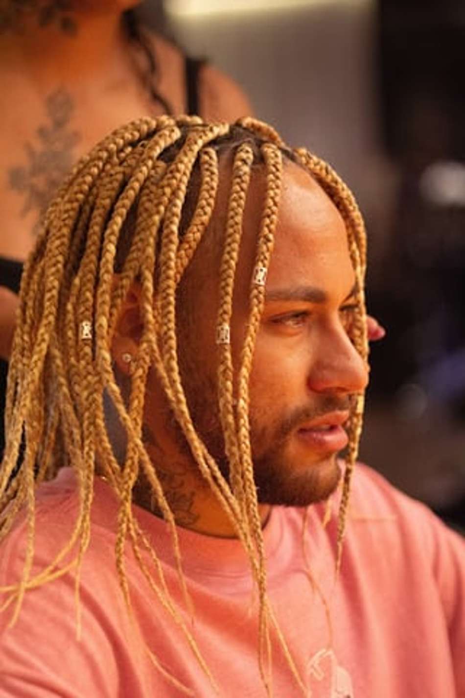 Neymar Conká? Novo penteado chama a atenção e gera brincadeiras na web; veja a foto