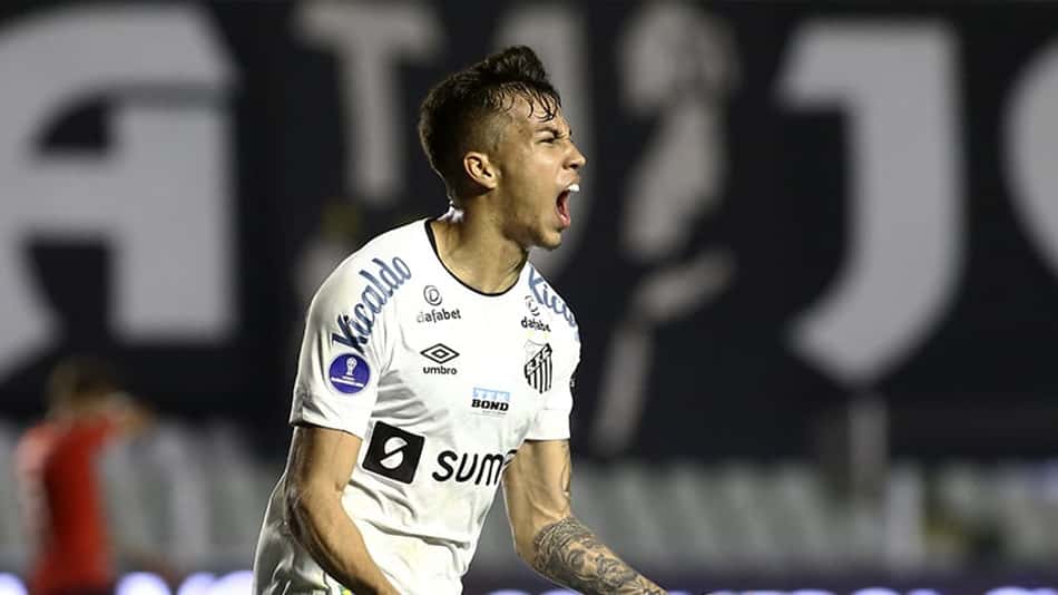 Seguro, Santos se posiciona sobre escalação do atacante Kaio Jorge