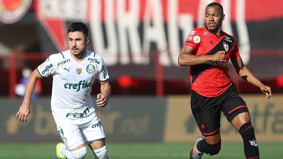 Com ataque inspirado, Palmeiras vence o Atlético-GO e se isola na liderança do Campeonato Brasileiro