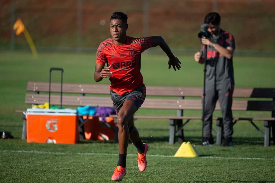 Com volta de dupla titular, Flamengo terá três desfalques para jogo na Liberta; veja atletas à disposição