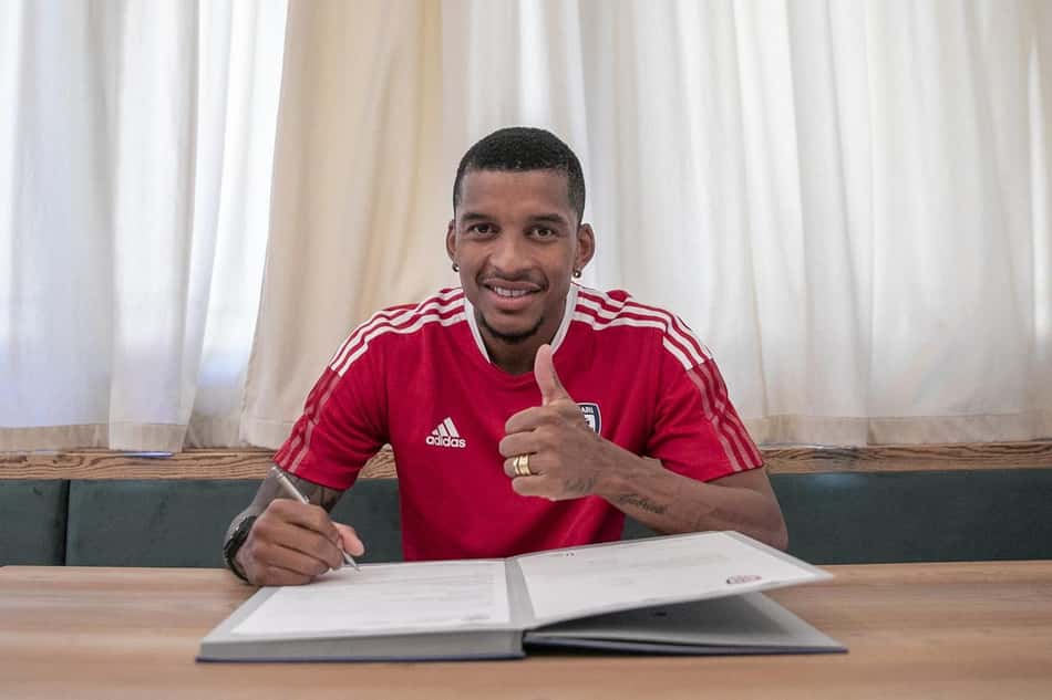Dalbert, ex-Inter de Milão, é o novo reforço do Internacional