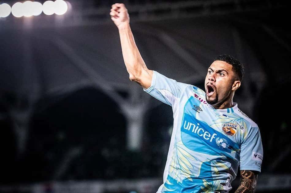 Wellington Rato marca duas vezes, ajuda o V-Varen a vencer na Liga J2, do Japão, e comemora: 'Muito feliz'