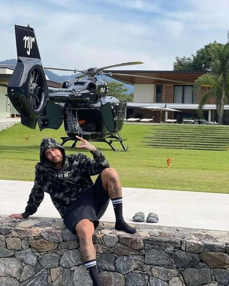 Com direito a helicóptero milionário, Neymar ostenta em mansão no Rio de Janeiro com os 'parças'