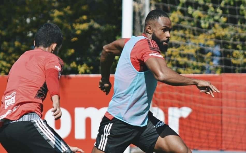 Cria da base do Palmeiras e com passagem pelo São Paulo, volante está livre no mercado