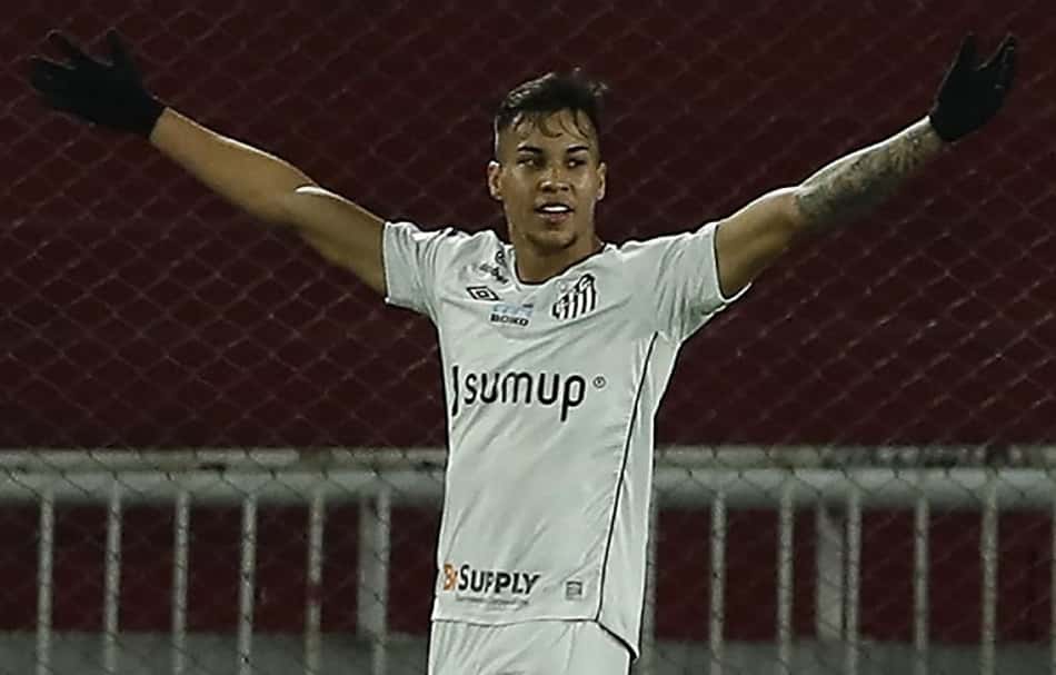 Para assinar com a Juventus, Kaio Jorge desembarca na Itália