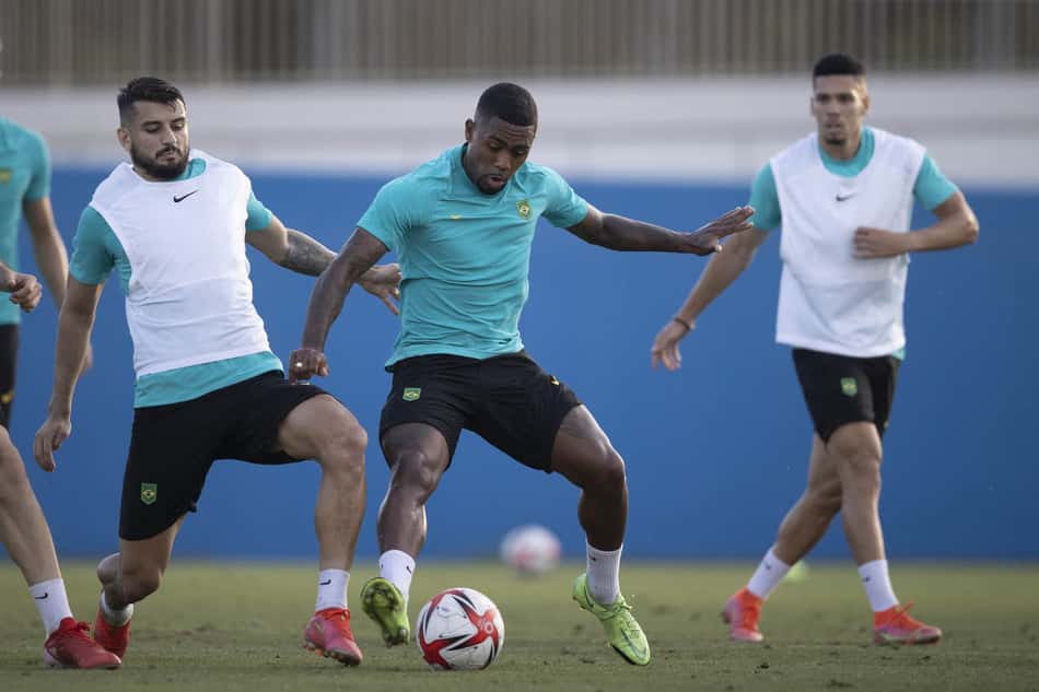 Seleção masculina inicia preparação para duelo com a Costa do Marfim; titulares fazem trabalho regenerativo