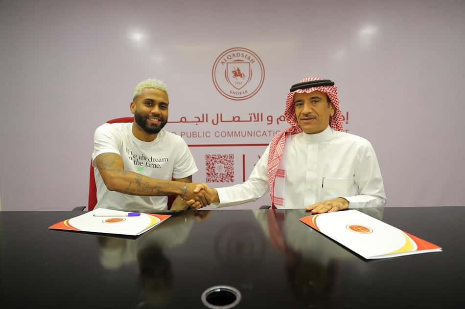 Muralha, ex-Flamengo, assina com o Al-Qadisiya e espera grande ano