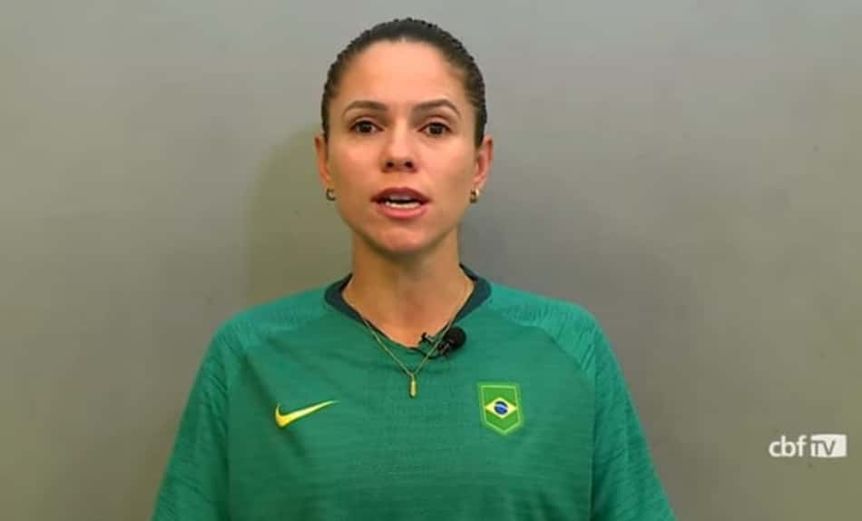 Érika vê Seleção feminina focada para duelo com Canadá e alerta sobre Sinclair: 'Não podemos errar'