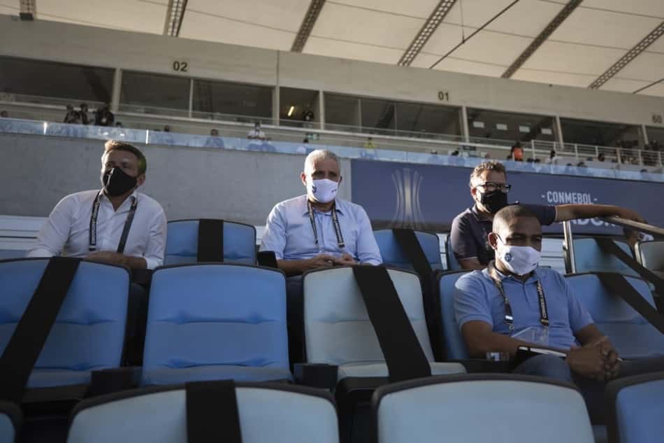Tite e comissão técnica da Seleção acompanharão nos próximos dias jogos no Brasil. Saiba quais!