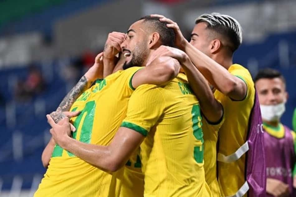 Daniel Alves comemora classificação do Brasil nos Jogos Olímpicos, mas lamenta chances perdidas