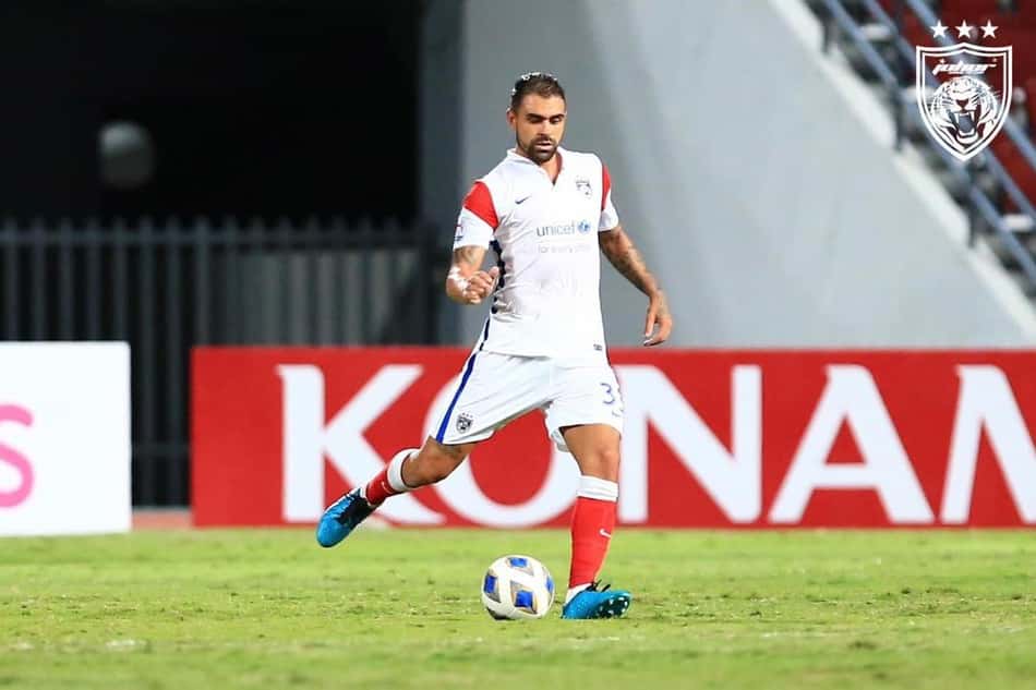Maurício chega a marca de 50 jogos pelo Johor DT em vitória e comemora feito importante pelo clube
