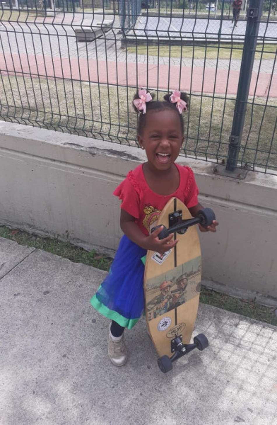 Inspirada pela Fadinha, menina de quatro anos chama atenção nas pistas de skate do Rio de Janeiro