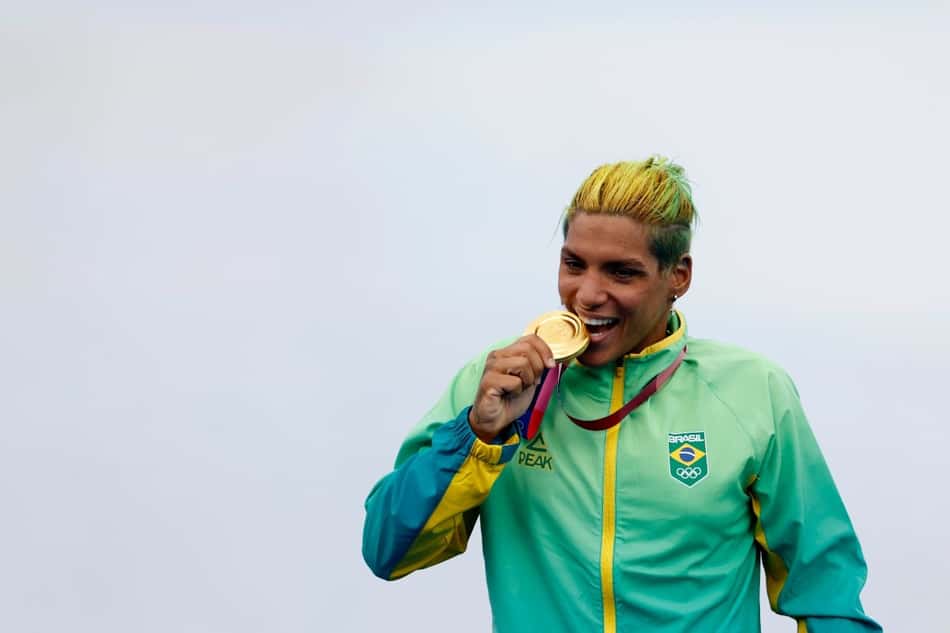 Ana Marcela, ouro na maratona aquática 10km, segue impressionada: 'Nem nos meus melhores sonhos'