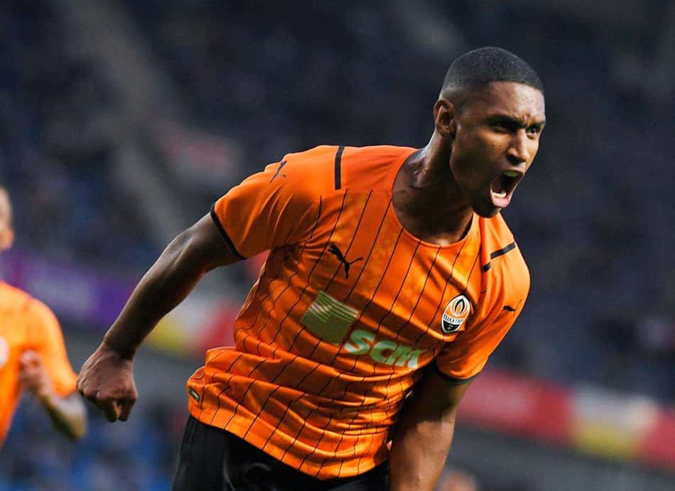 Tetê comanda vitória do Shakhtar na Eliminatória da Champions League