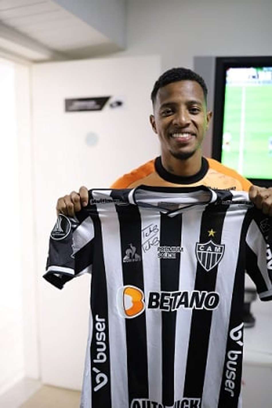 Mohamed explica escolha por escalar Tchê Tchê mesmo em fim de contrato no Atlético-MG