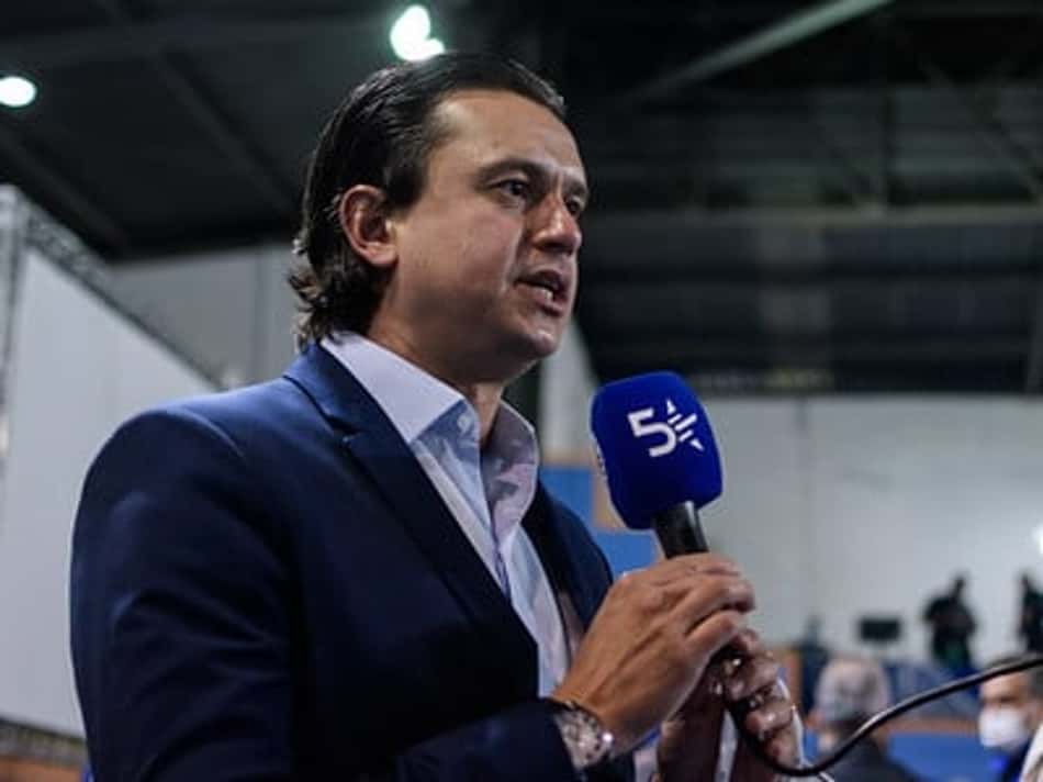 Em meio à greve no Cruzeiro, presidente está na Europa fazendo palestra sobre desafios de gestão