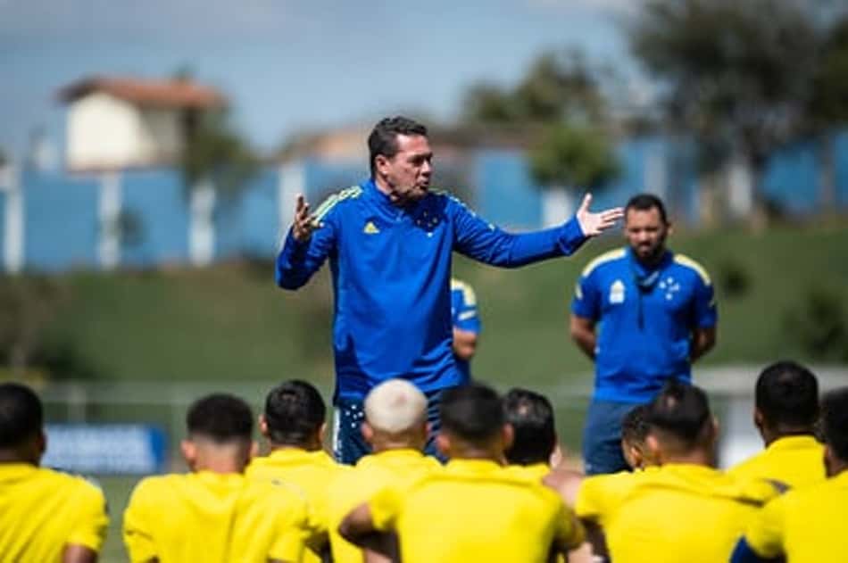 Elenco do Cruzeiro faz cobranças por atrasados e até uma greve é cogitada