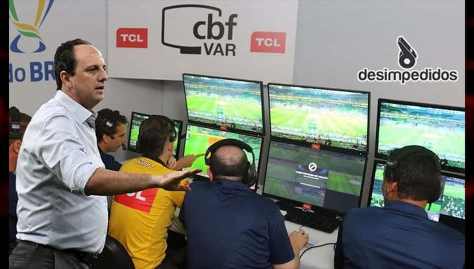 VAR descalibrado em jogo do Flamengo gera memes nas redes sociais