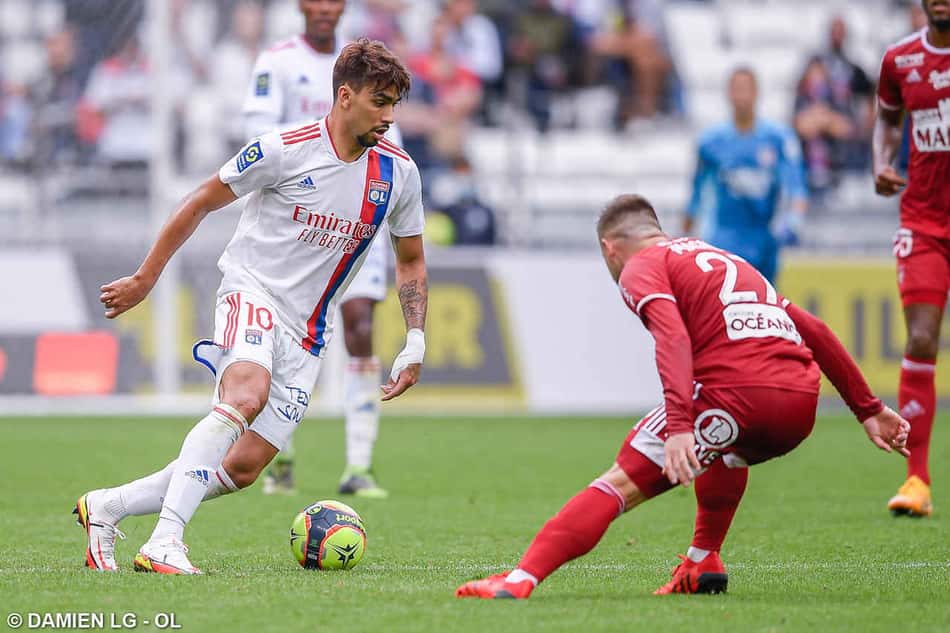 Thiago Mendes é titular, Lucas Paquetá entra na etapa final, mas Lyon só empata na estreia do Francês