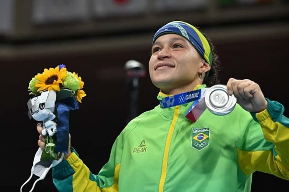 Bia Ferreira é derrotada na final do boxe e fica com a prata nos Jogos Olímpicos de Tóquio