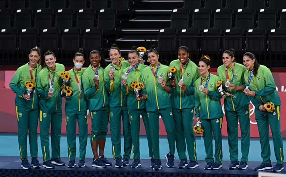 Seleção brasileira feminina de vôlei perde para os EUA e fica com a prata nos Jogos Olímpicos de Tóquio