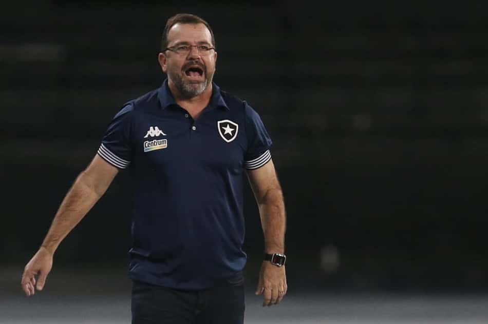 Enderson Moreira agradece apoio da torcida do Botafogo: 'Fizeram com que os atletas ganhassem confiança'