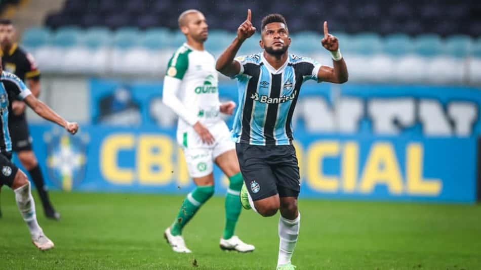 Borja marca em sua estreia, Grêmio bate a Chapecoense de virada e volta a vencer no Brasileirão