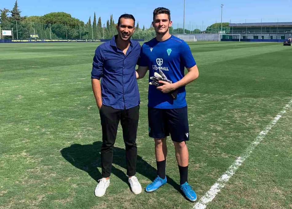 Victor Aznar chega ao Cadiz B, mira chegar ao time principal e sonha jogar a elite espanhola