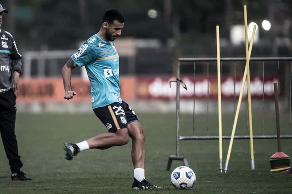 Camacho sente câimbras e vira dúvida no Santos contra o Grêmio