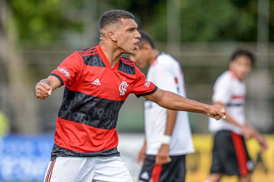 Herói do título do Brasileirão Sub-17, Petterson conta como chegou ao Flamengo e revela meta no clube