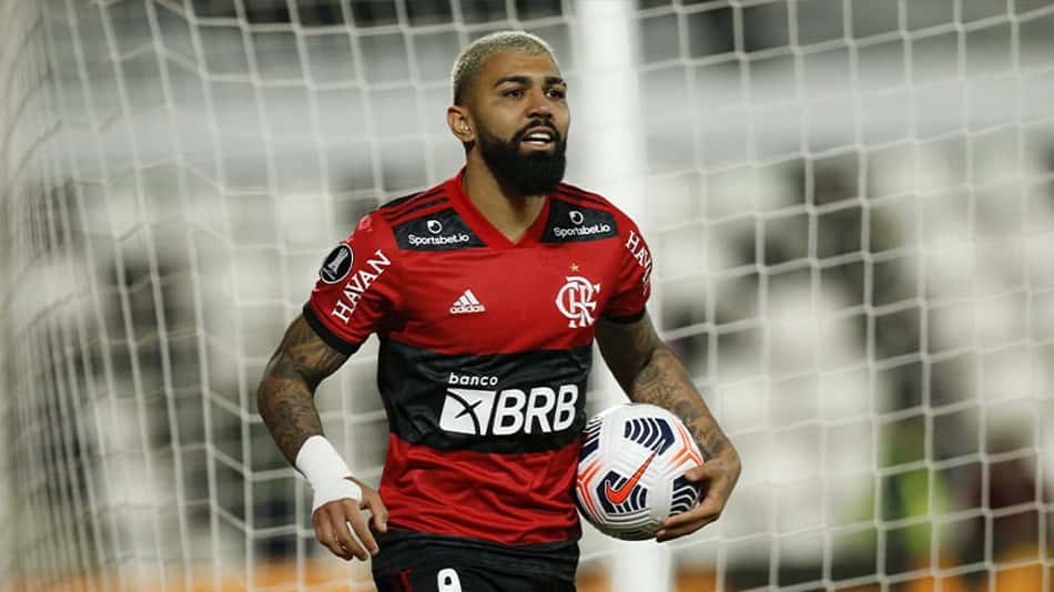 Rubro-negros comemoram ação do árbitro de vídeo em vitória sobre o Olimpia