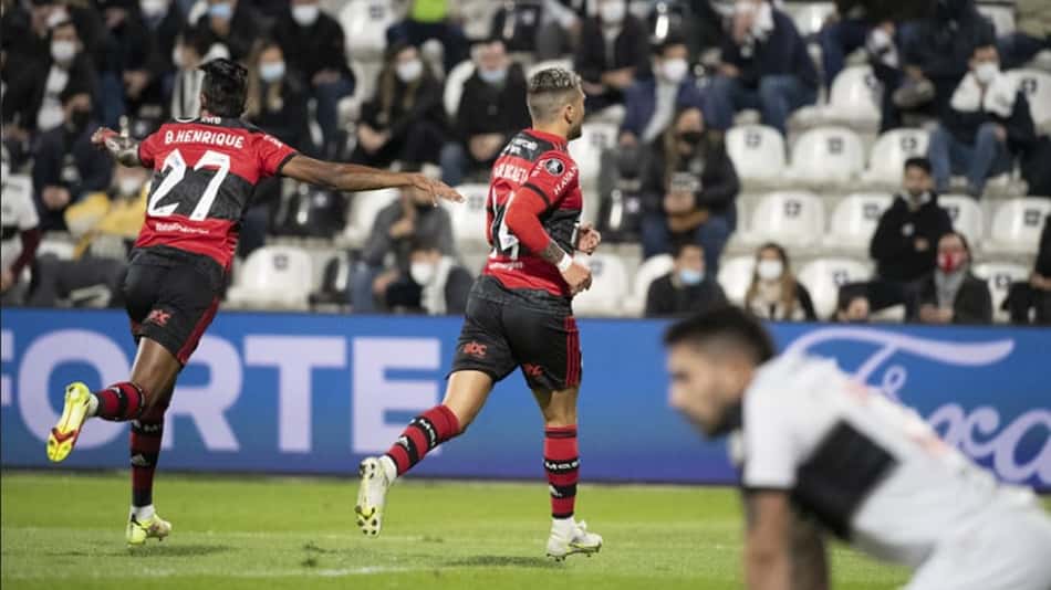 Arrascaeta entra no top 10 dos maiores artilheiros do Flamengo em Libertadores