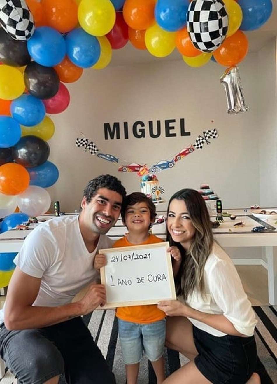 Filho de Bruno Mendes, ex-Botafogo, supera câncer raro no fígado um ano após diagnóstico