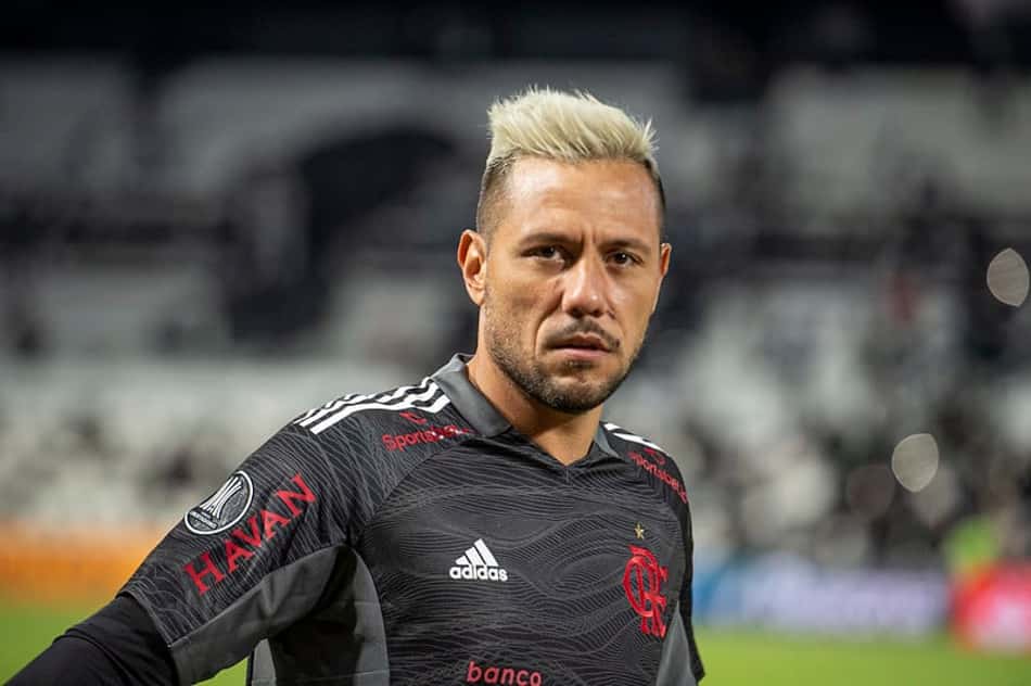 Mauro Cezar relembra polêmicas de Diego Alves: 'Não aceita reserva'