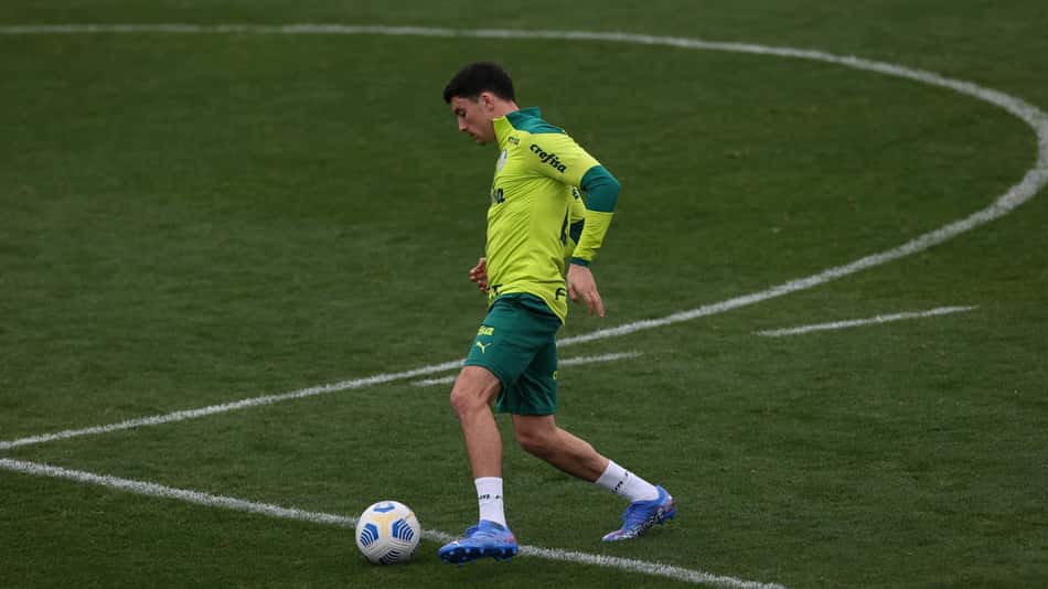 Palmeiras treina e segue se preparando para duelo com Atlético-MG; Piquerez pode estrear