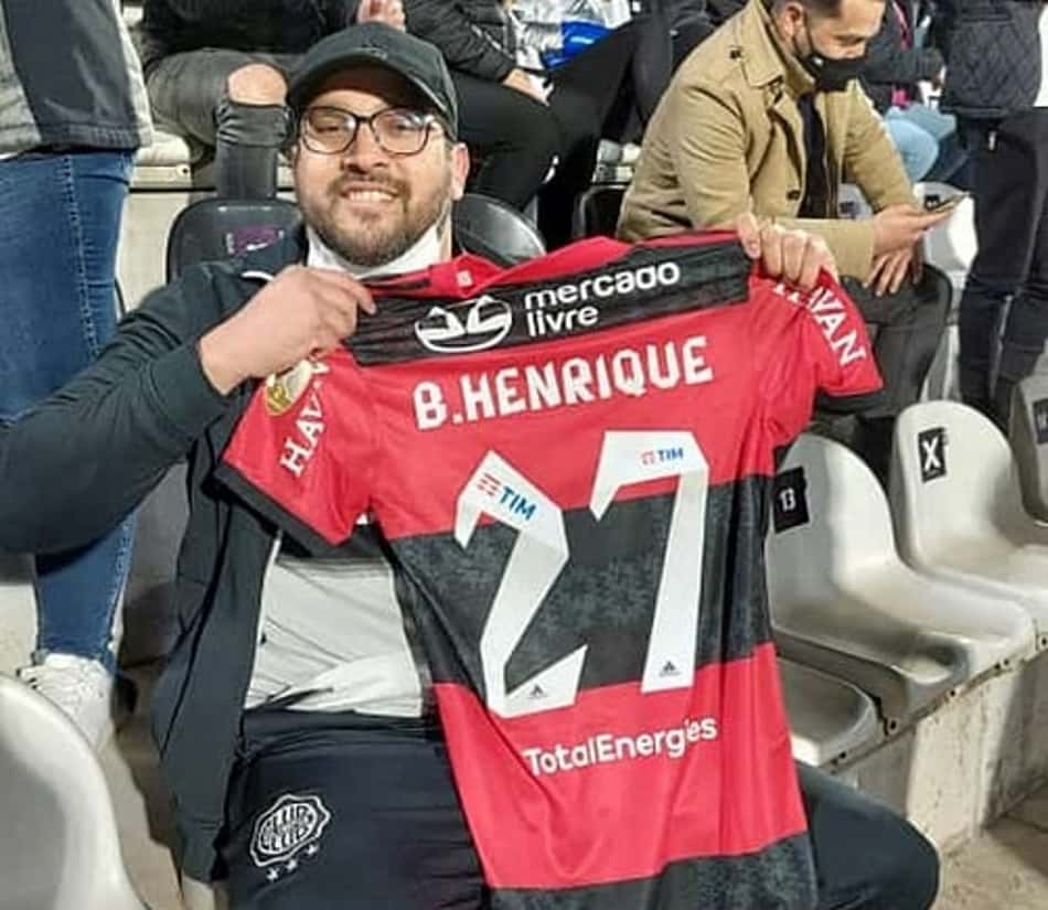 Torcedor do Olímpia que ganhou camisa de Bruno Henrique conta o que falou com jogador do Flamengo
