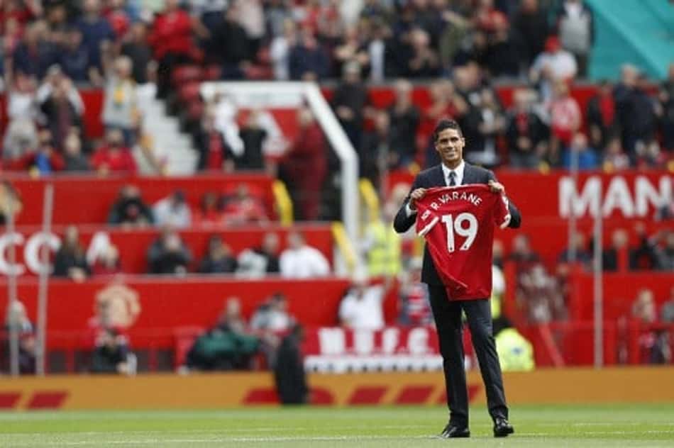 Raphael Varane é anunciado e apresentado no Manchester United