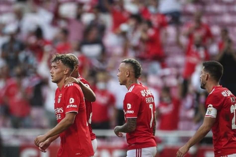 Benfica vence o Arouca e assume liderança provisória do Português