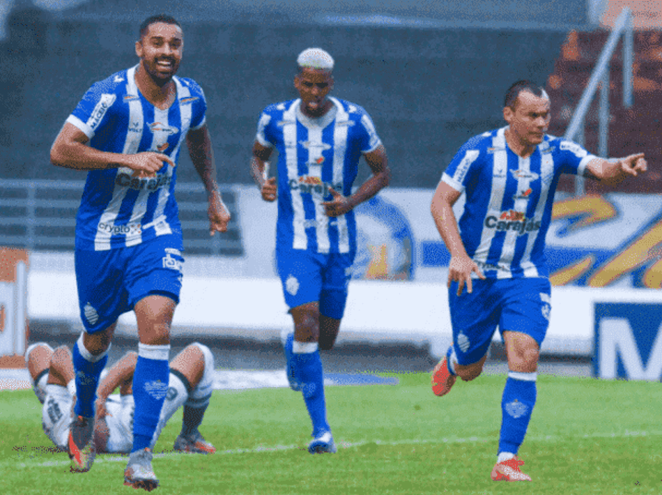 CSA vence líder Coritiba e se aproxima do G4 da Série B
