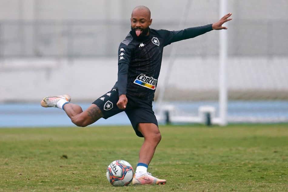 Enderson Moreira comenta chance de retorno de Chay contra o Operário: 'Há possibilidade'