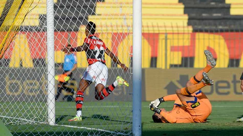 Bruno Henrique supera Romário no ranking de artilheiros do Flamengo no Brasileirão