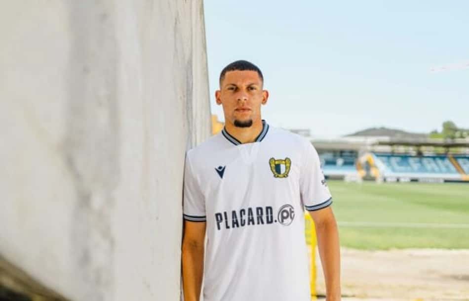 Santos recusa proposta do Famalicão pelo zagueiro Alex