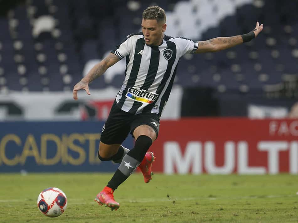 Destaque do Botafogo, Rafael Navarro recusa proposta do Miami FC, diz site