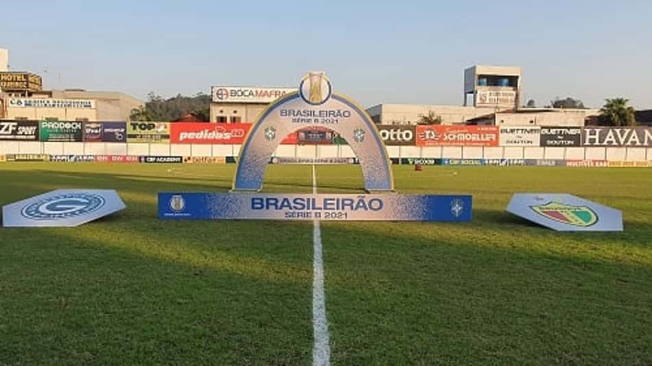 Goiás vence Brusque e assume vice-liderança da Série B