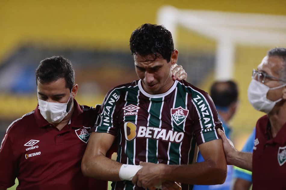 Ganso sai chorando de campo após lesão no braço, e torcedores criam rede de apoio ao meia