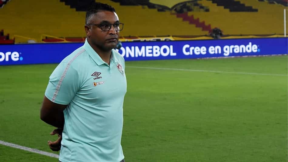 Eliminação custa caro, e torcedores do Fluminense pedem demissão de Roger Machado