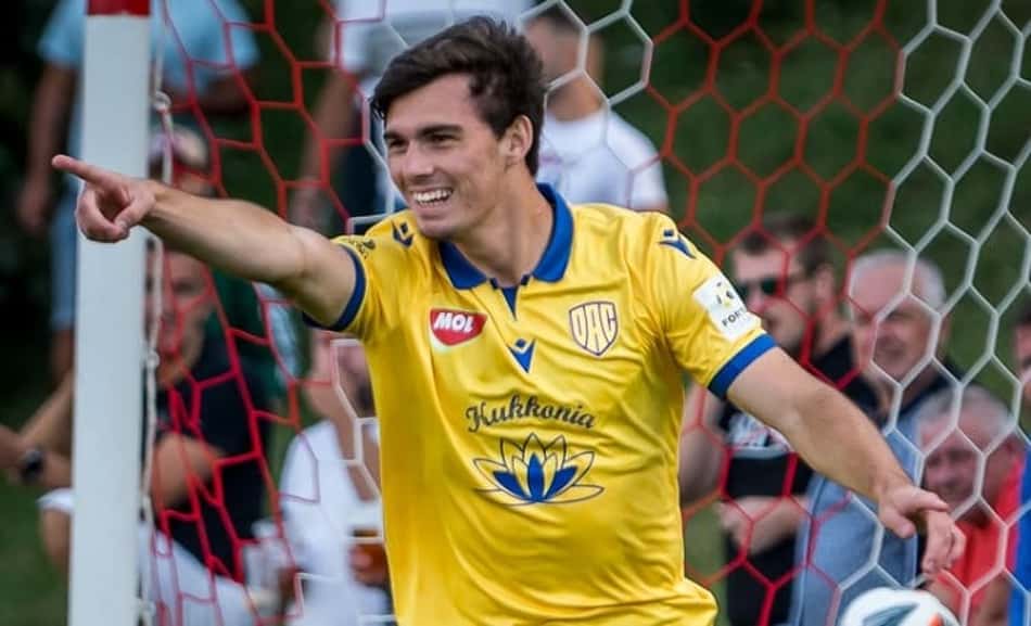 Mateus Brunetti comemora primeiro gol na Europa e já visa título