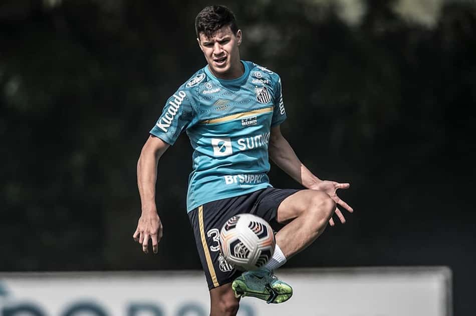 Augusto, que foi emprestado pelo Real Madrid, deixa o Santos sem nunca ter atuado