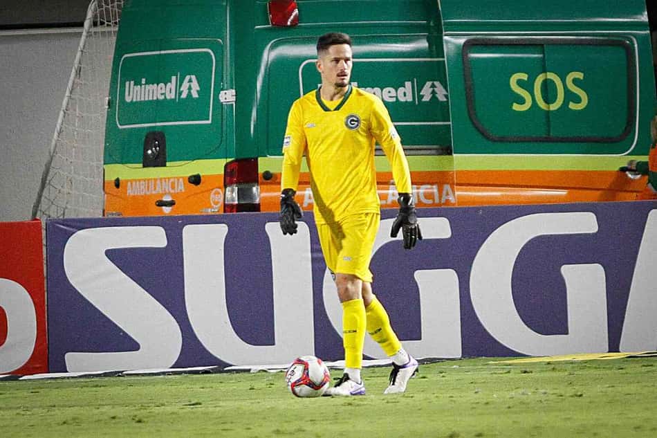 Goleiro menos vazado da Série B do Campeonato Brasileiro, Tadeu destaca bom primeiro turno do Goiás